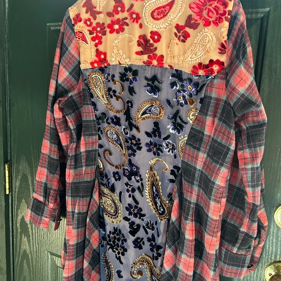 Flannel & Burn out velvet soft surroundings, top L petite longer in back - Picture 2 of 6